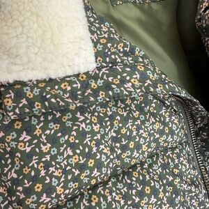 Universal Thread Women’s Floral Puffer Vest - Green